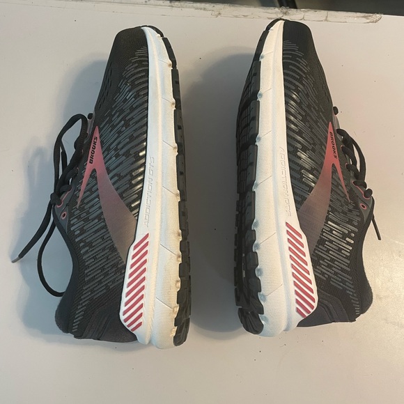 Brooks sneakers. Gender neutral. Never worn 9 1/2 2E. Black with pink - Picture 5 of 7